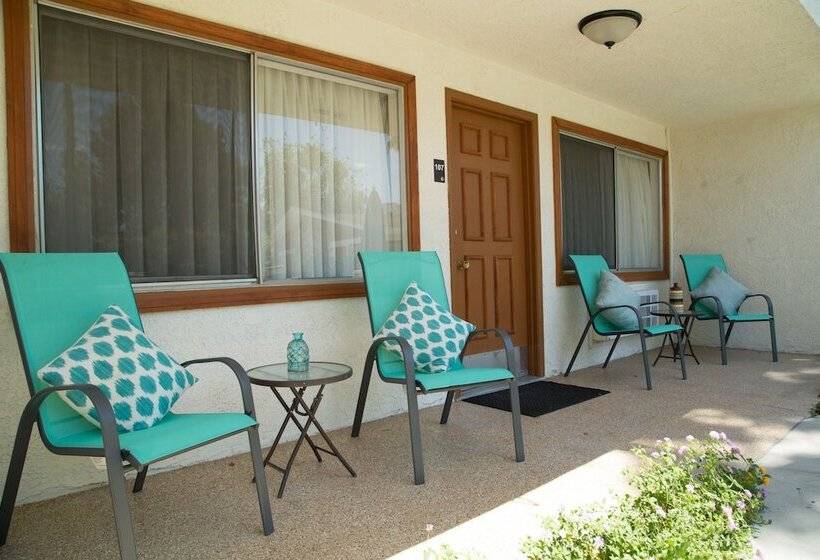 בית מלון כפרי The Inn At Deep Canyon