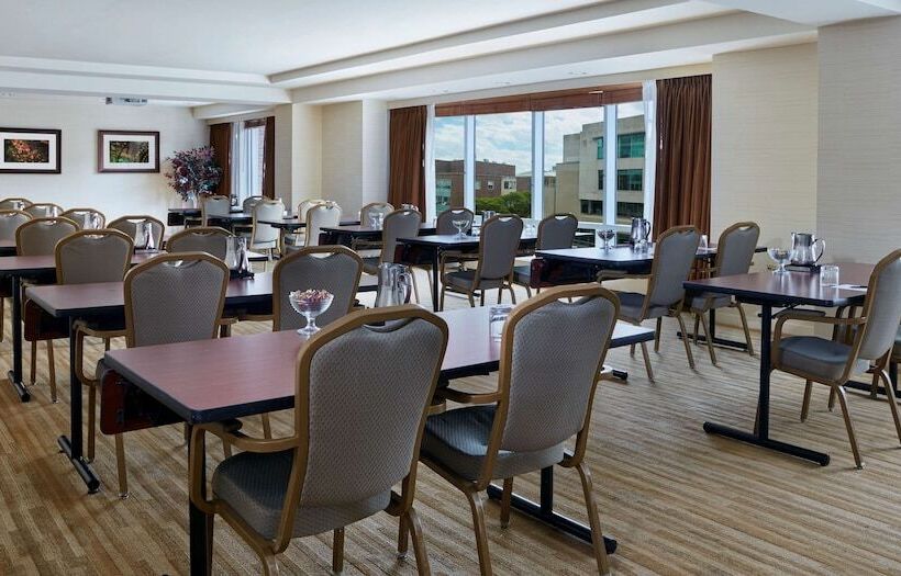 호텔 The Inn At Penn, A Hilton