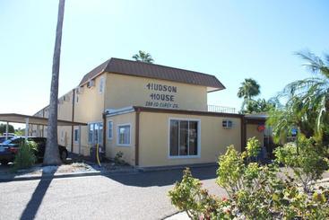 مُتل Hudson House