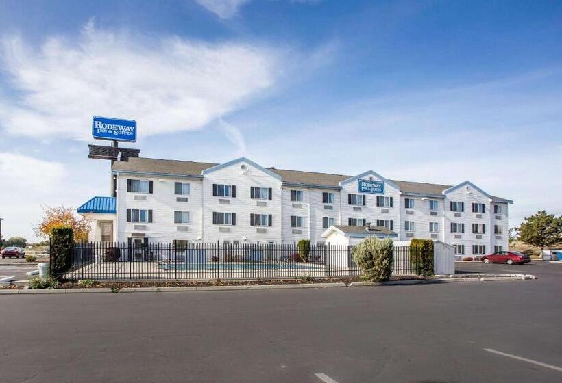 فندق على الطريق Rodeway Inn & Suites