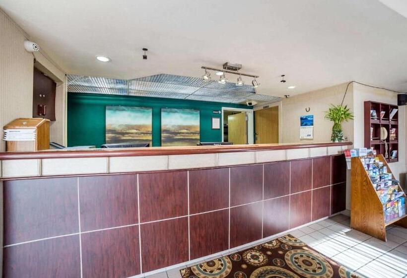 فندق على الطريق Rodeway Inn & Suites