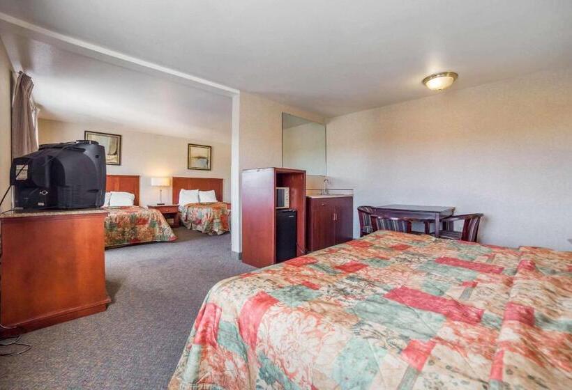 فندق على الطريق Rodeway Inn & Suites