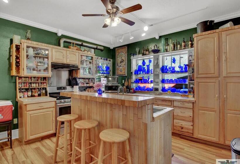 Robins Nest Bed & Breakfast