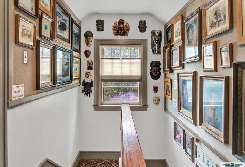 Robins Nest Bed & Breakfast