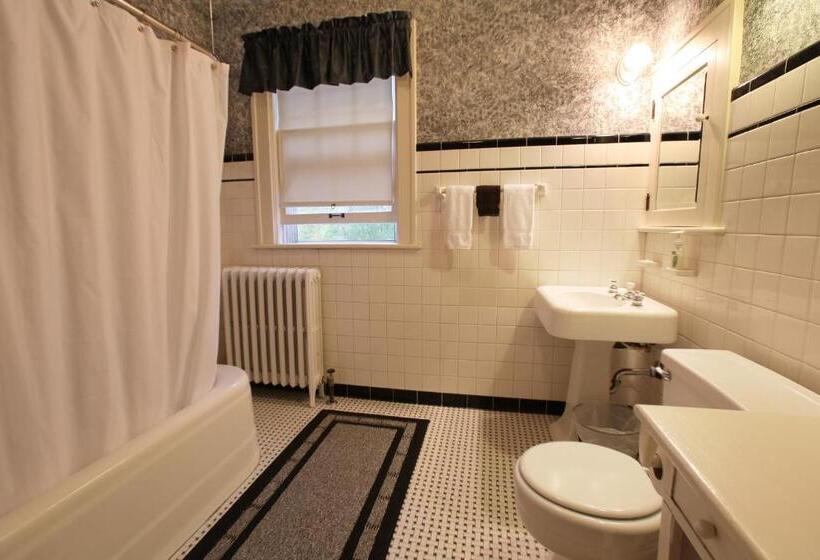 Robins Nest Bed & Breakfast