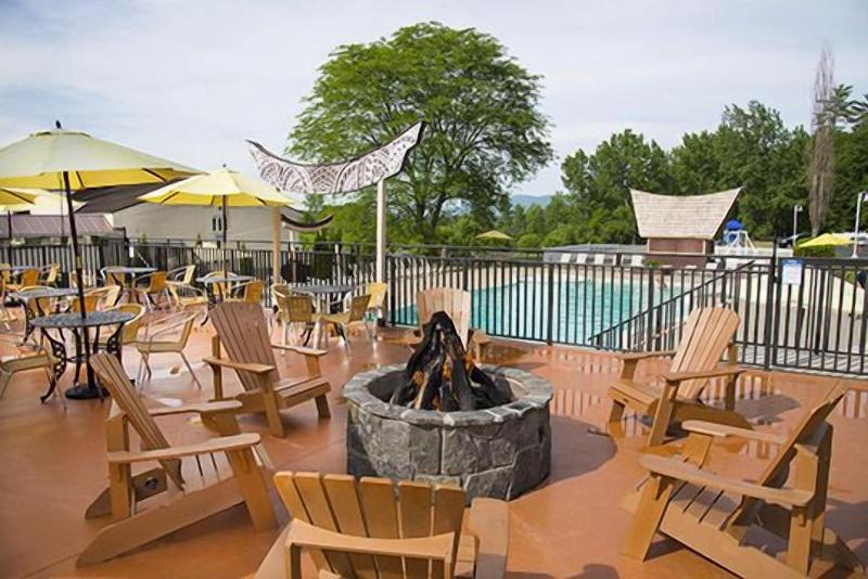 Tiki Resort   Lake George