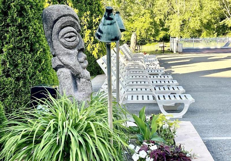 Tiki Resort   Lake George