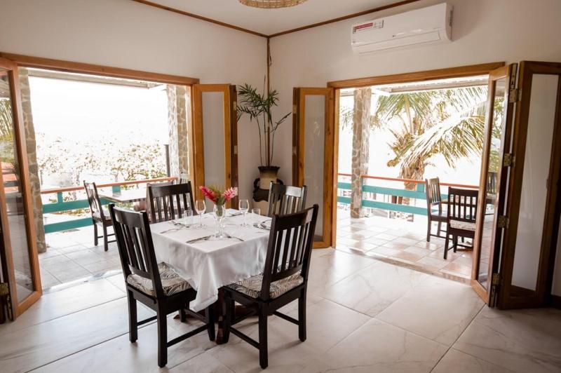 בית מלון כפרי Falling Leaves Lodge