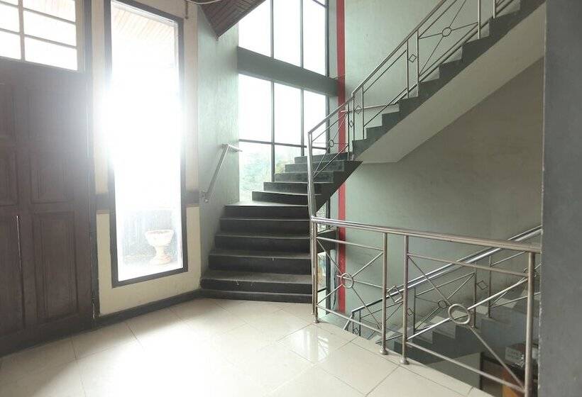 فندق Oyo 2057 Kharisma