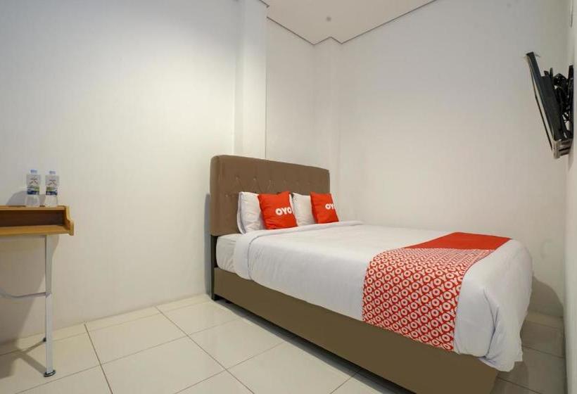 Отель Oyo 2067 Fedith Kost Syariah