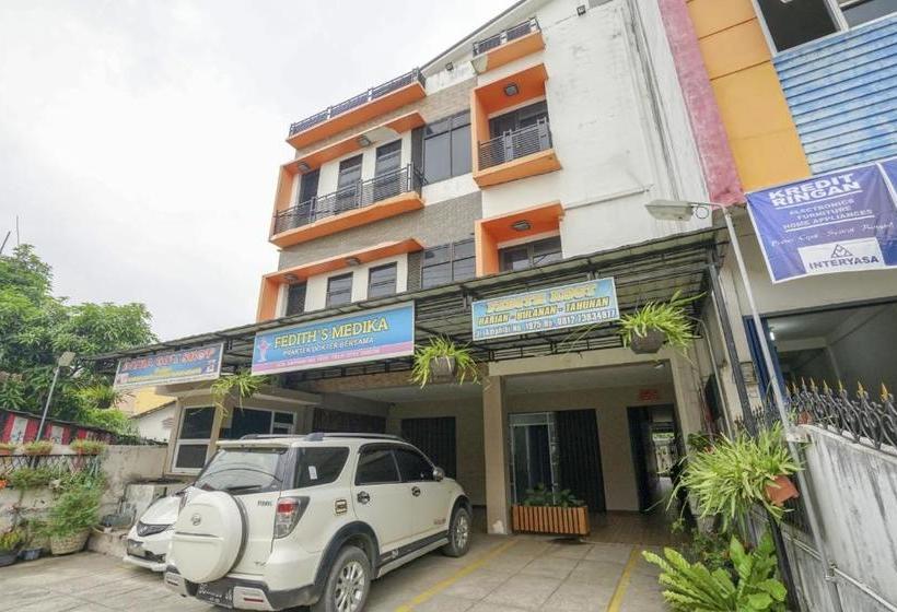 Отель Oyo 2067 Fedith Kost Syariah