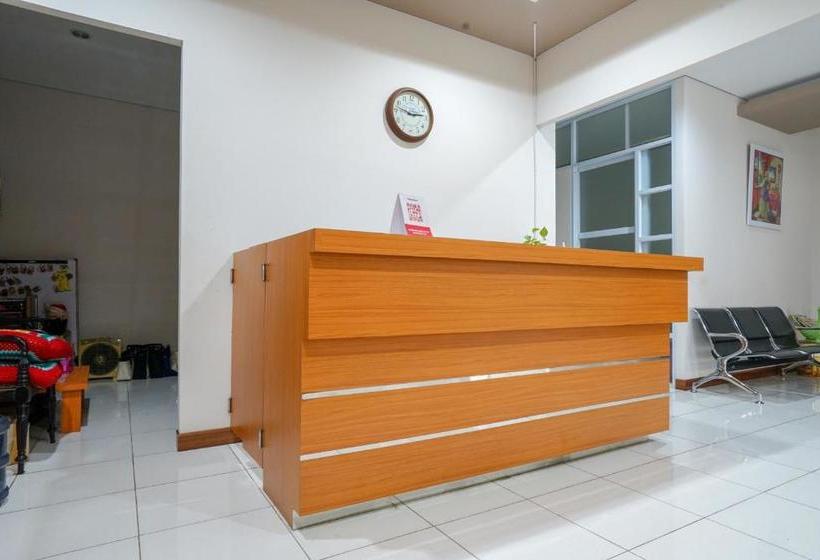 Отель Oyo 2067 Fedith Kost Syariah