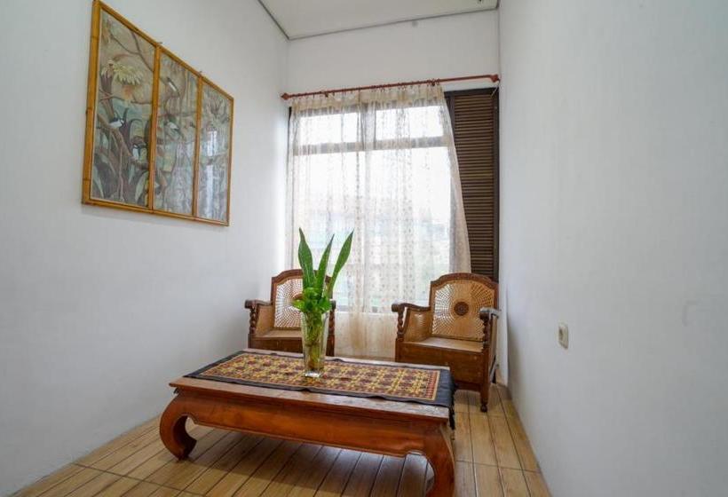 Отель Oyo 2067 Fedith Kost Syariah