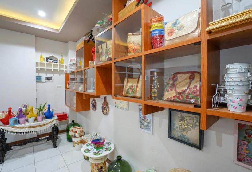 Отель Oyo 2067 Fedith Kost Syariah