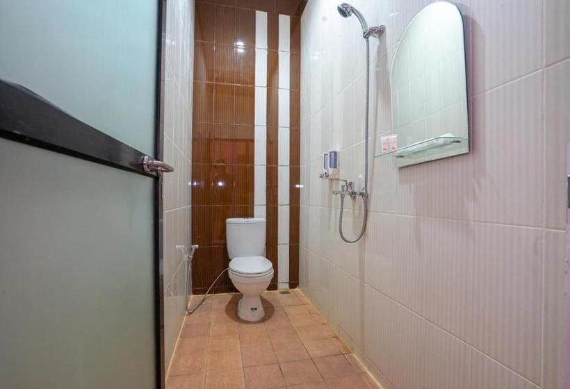 Отель Oyo 2067 Fedith Kost Syariah