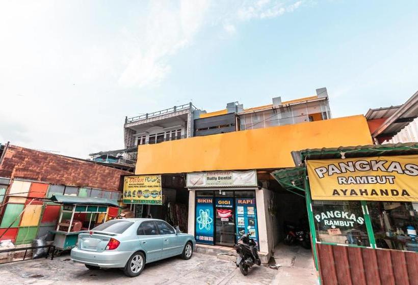 호텔 Oyo 2070 Kamarku Bagus