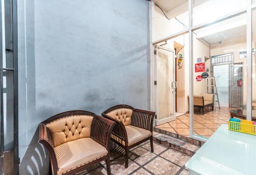 호텔 Oyo 2070 Kamarku Bagus