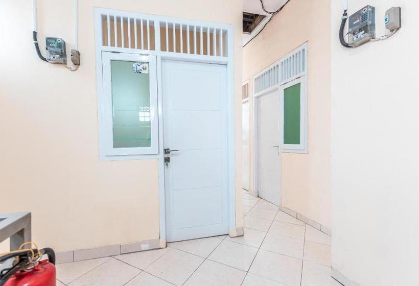 호텔 Oyo 2070 Kamarku Bagus