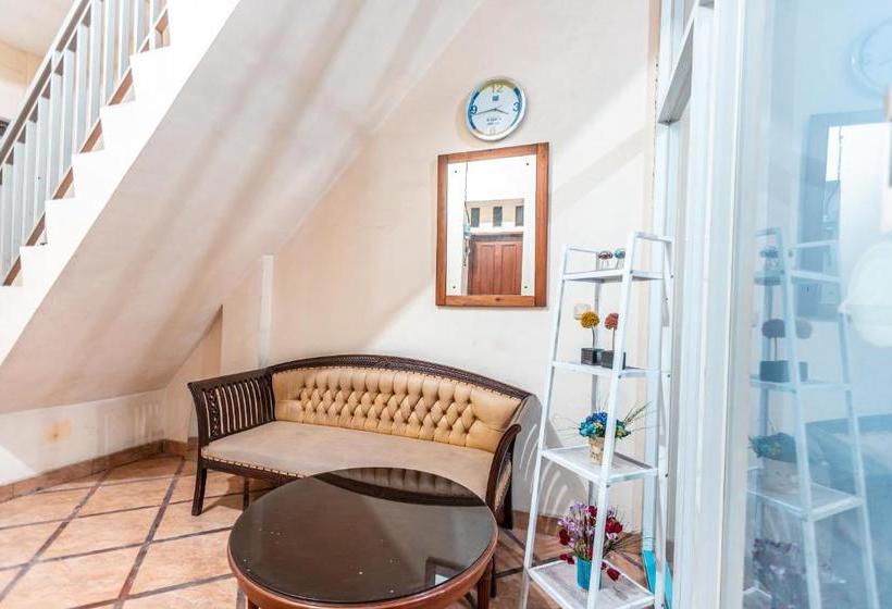 호텔 Oyo 2070 Kamarku Bagus