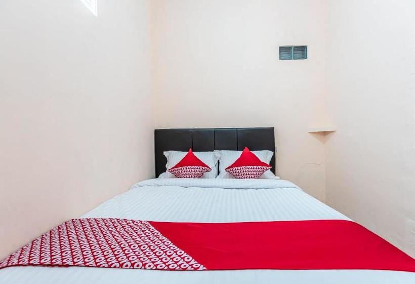 호텔 Oyo 2070 Kamarku Bagus