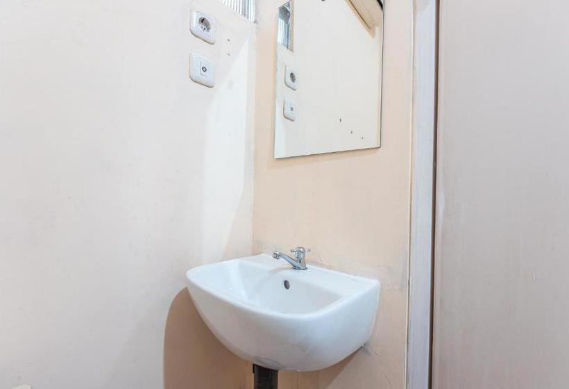 호텔 Oyo 2070 Kamarku Bagus