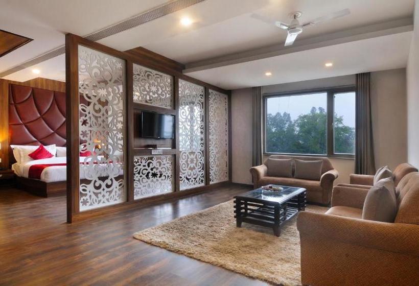 ホテル Fab Prime Royal Vrindaban