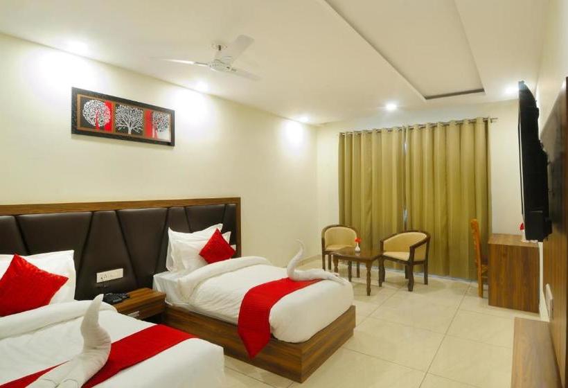 ホテル Fab Prime Royal Vrindaban