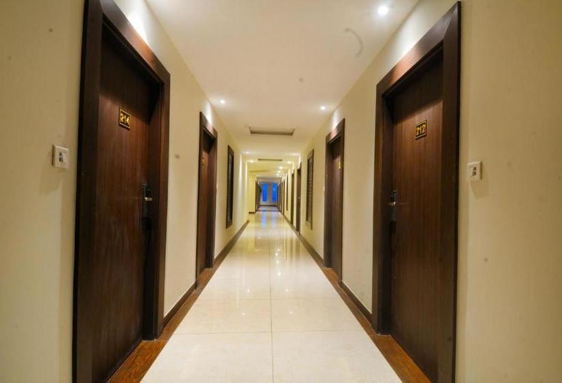 ホテル Fab Prime Royal Vrindaban