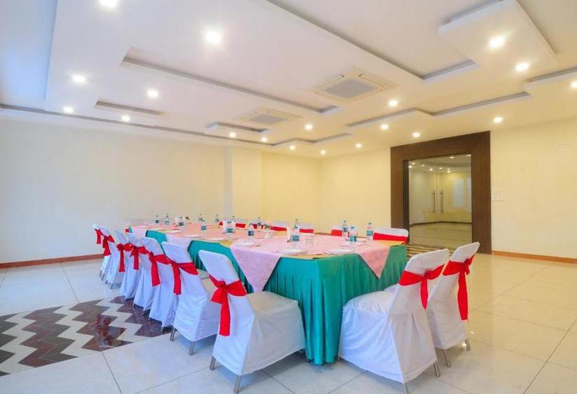 ホテル Fab Prime Royal Vrindaban