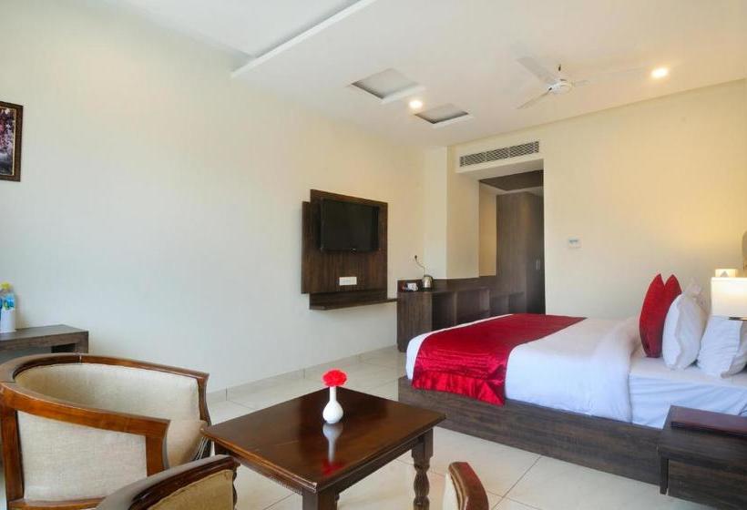 ホテル Fab Prime Royal Vrindaban