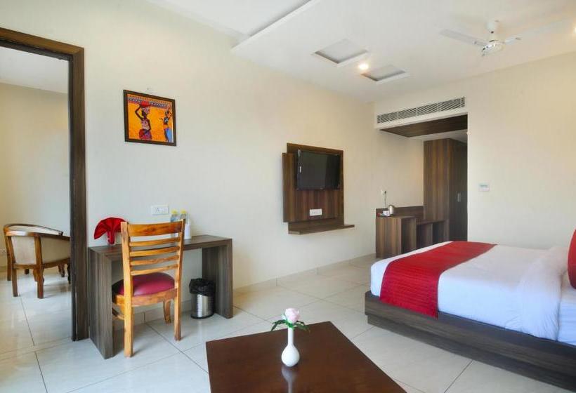 ホテル Fab Prime Royal Vrindaban