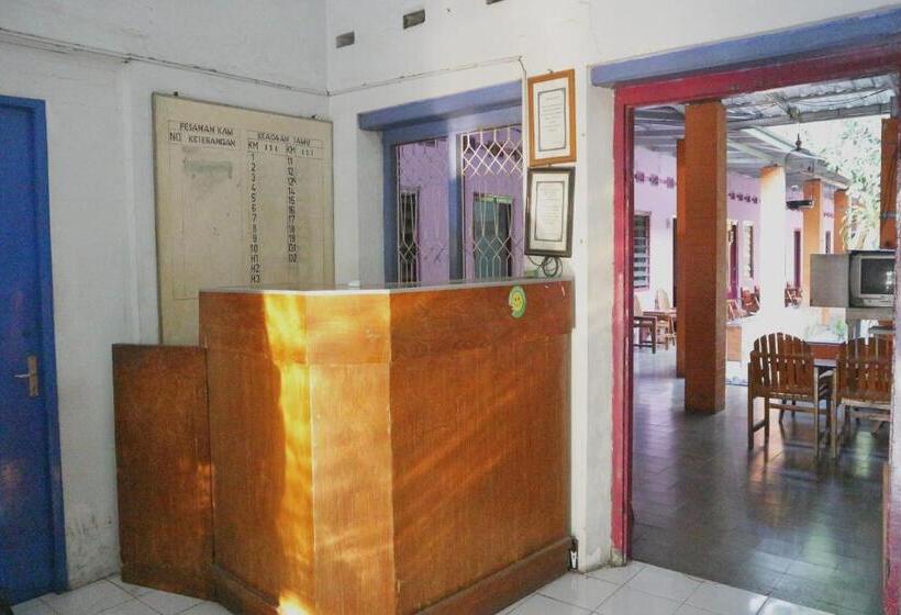 בית מלון כפרי Spot On 1972 Aman Family Inn