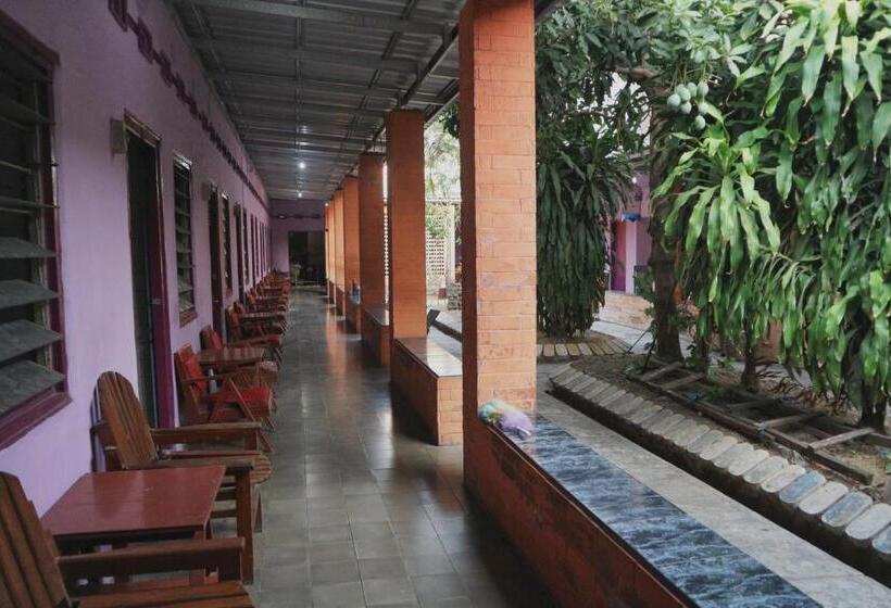 בית מלון כפרי Spot On 1972 Aman Family Inn