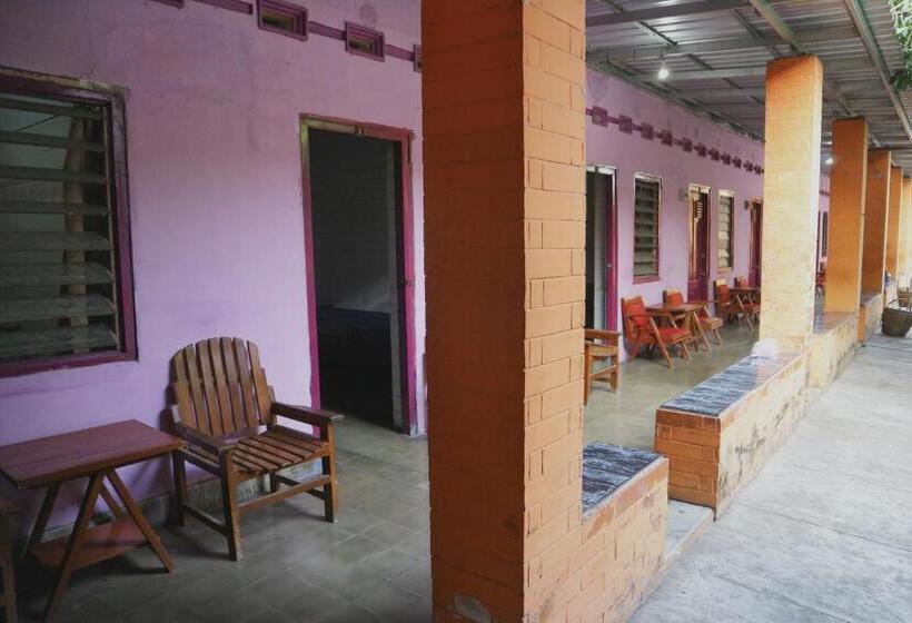 בית מלון כפרי Spot On 1972 Aman Family Inn