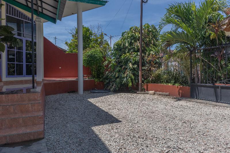 هتل Spot On 2063 Bethania Residence