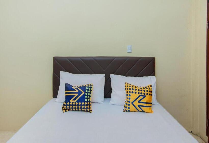 Spot On 2076 Hotel Stadion