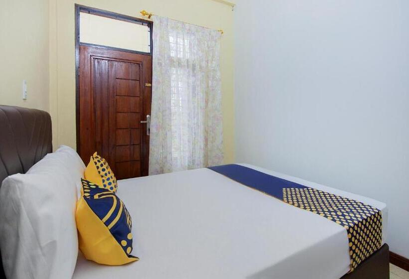 Spot On 2076 Hotel Stadion