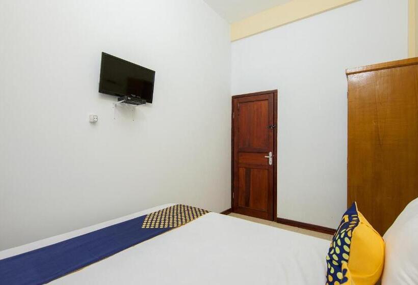 Spot On 2076 Hotel Stadion