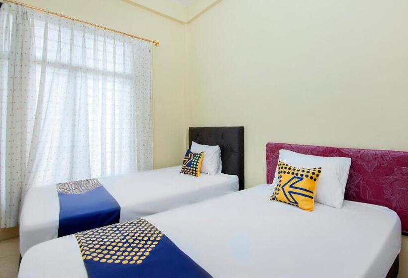 Spot On 2076 Hotel Stadion