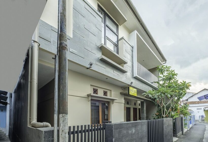 호텔 Spot On 2080 Rumah Kita Residence