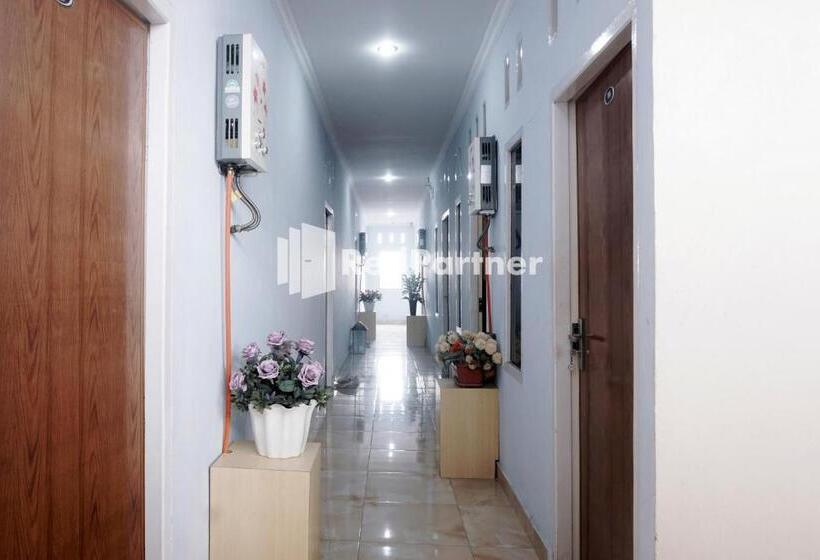 호텔 Tassa Homestay Syariah Mitra Reddoorz