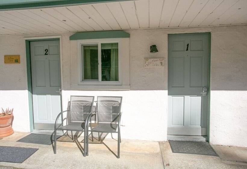 汽车旅馆 Outside Inn