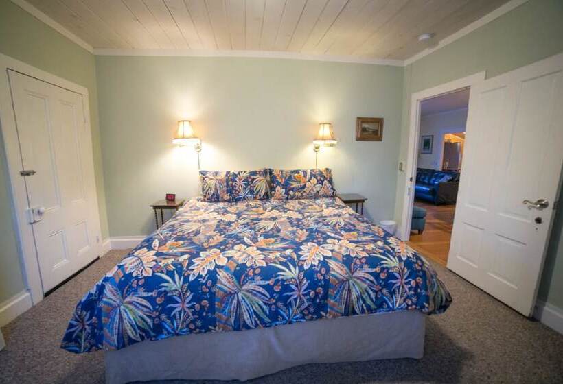 فندق على الطريق Outside Inn