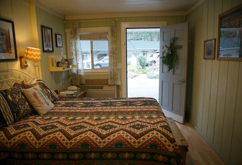 فندق على الطريق Outside Inn