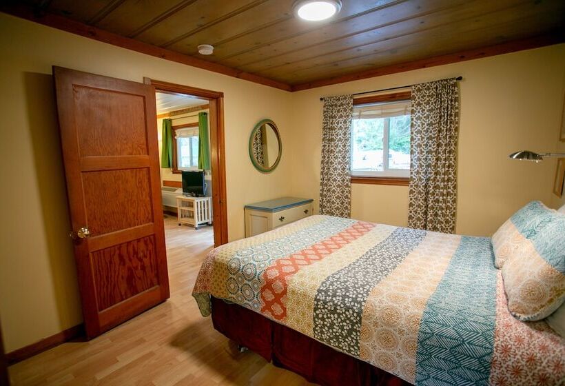 فندق على الطريق Outside Inn