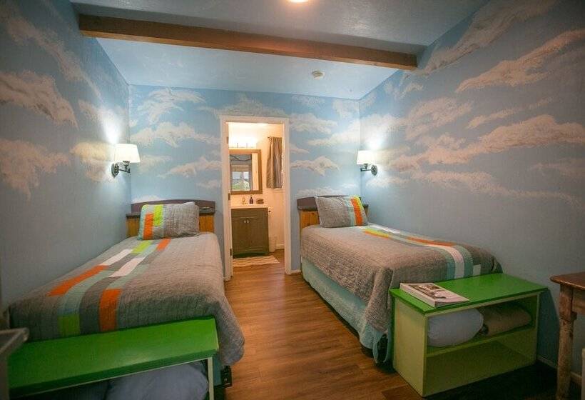 فندق على الطريق Outside Inn