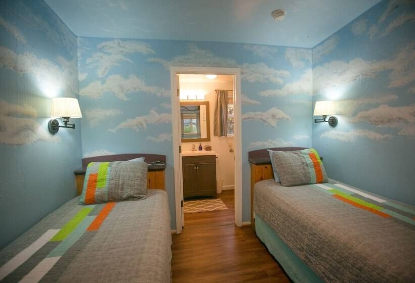 فندق على الطريق Outside Inn