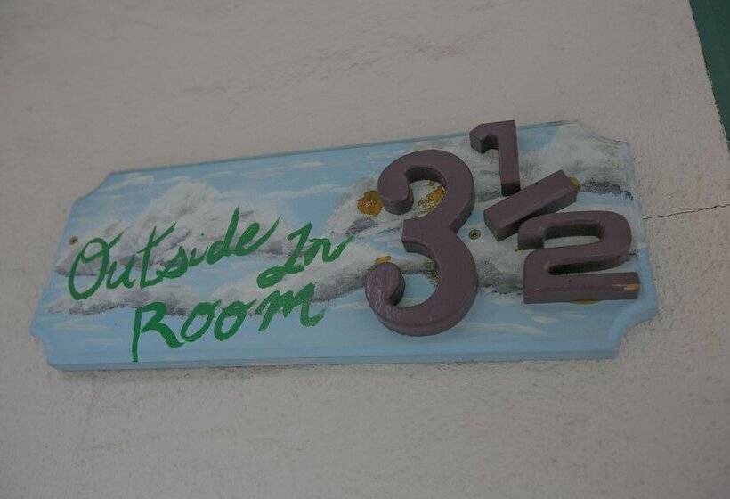 فندق على الطريق Outside Inn