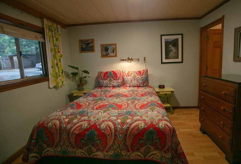 فندق على الطريق Outside Inn