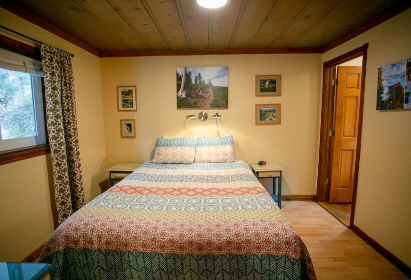 فندق على الطريق Outside Inn